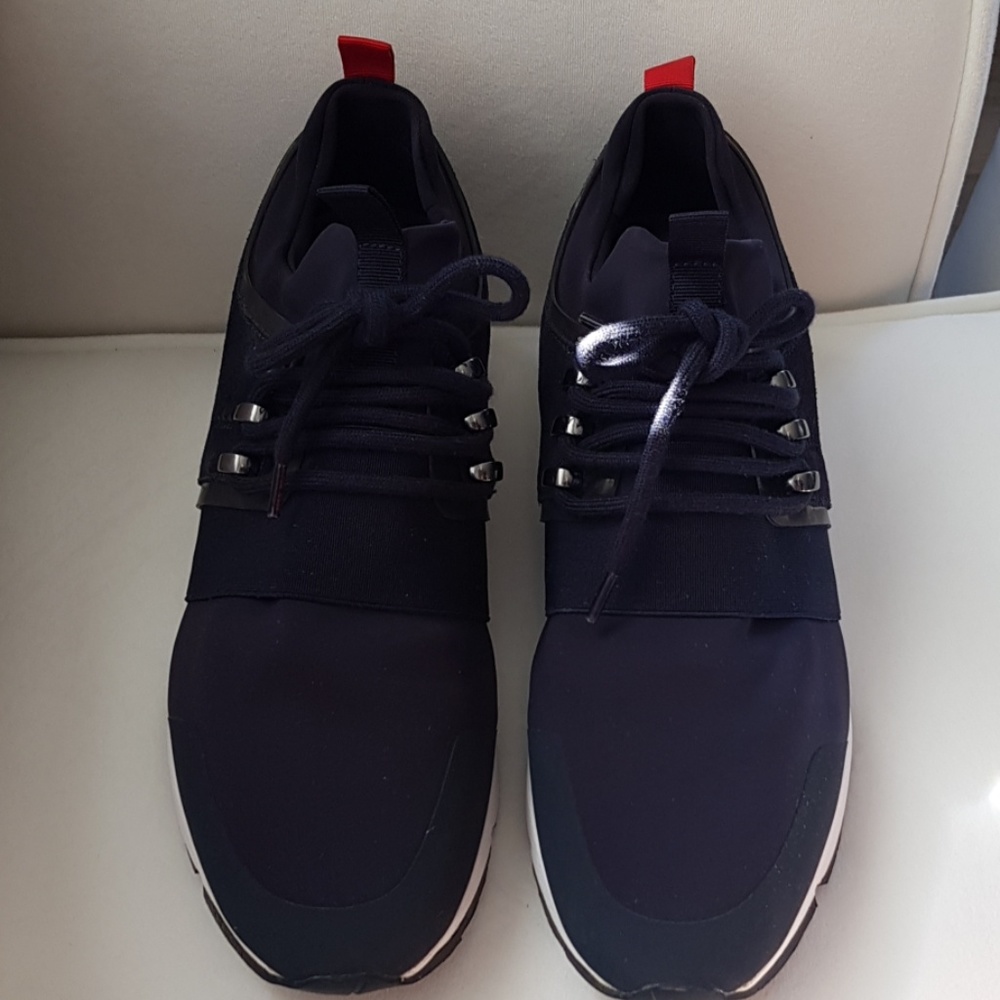 Men's dressy sneakers